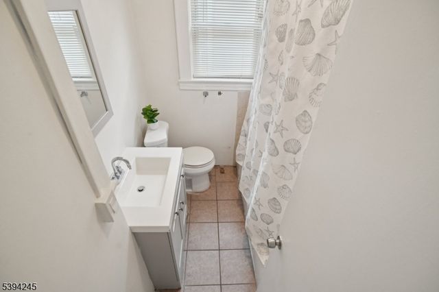 648 Myrtle St, Elizabeth City, NJ 07202