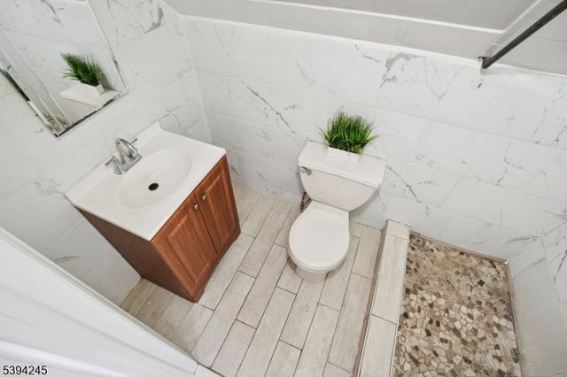 648 Myrtle St, Elizabeth City, NJ 07202