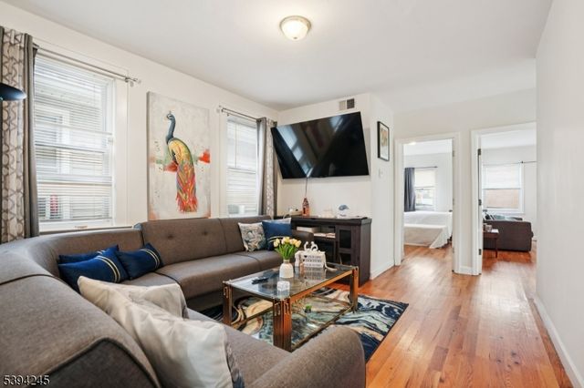 648 Myrtle St, Elizabeth City, NJ 07202