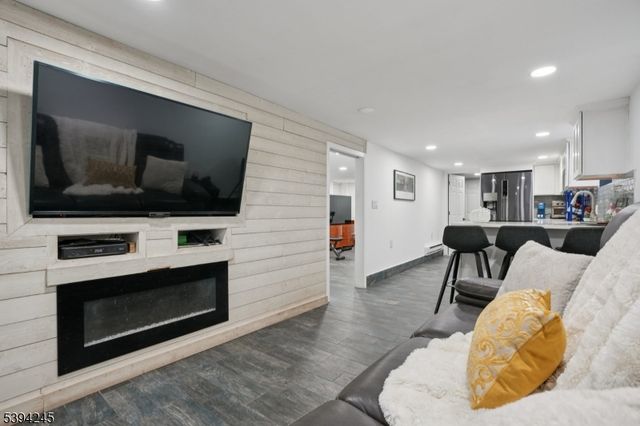 648 Myrtle St, Elizabeth City, NJ 07202