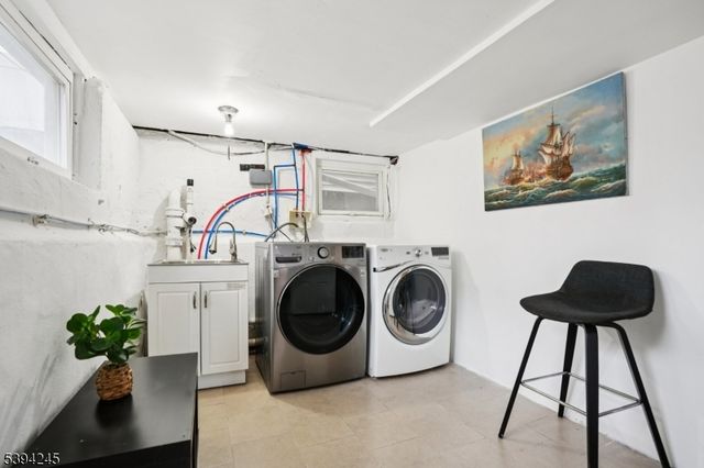 648 Myrtle St, Elizabeth City, NJ 07202