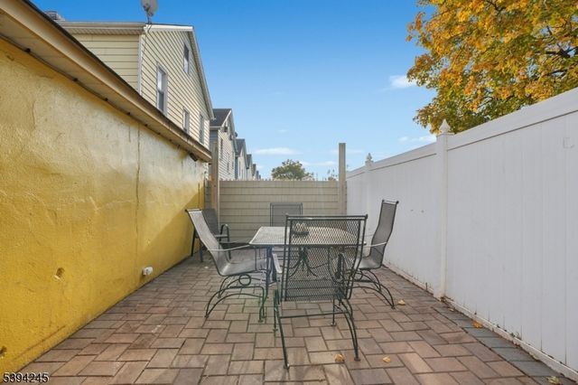 648 Myrtle St, Elizabeth City, NJ 07202