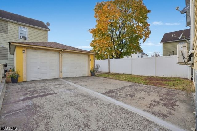 648 Myrtle St, Elizabeth City, NJ 07202