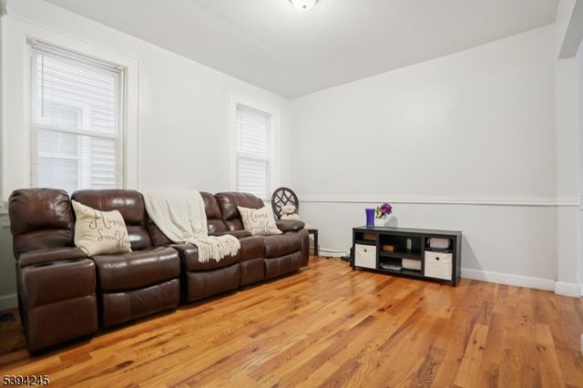 648 Myrtle St, Elizabeth City, NJ 07202