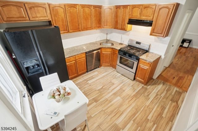 648 Myrtle St, Elizabeth City, NJ 07202