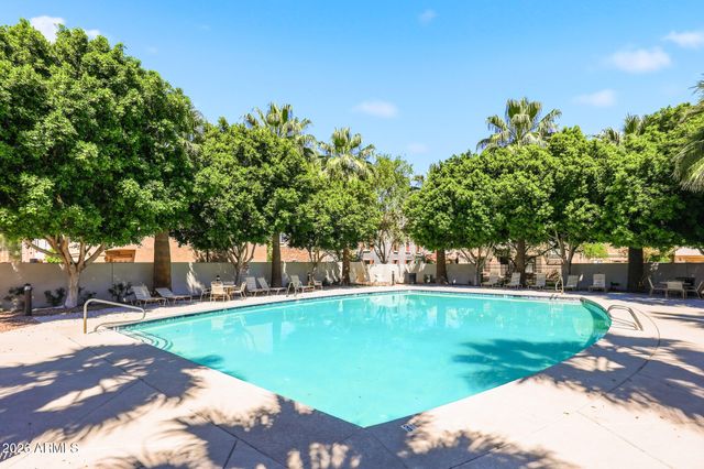 2107 E HUNTINGTON Drive, Phoenix, AZ 85040