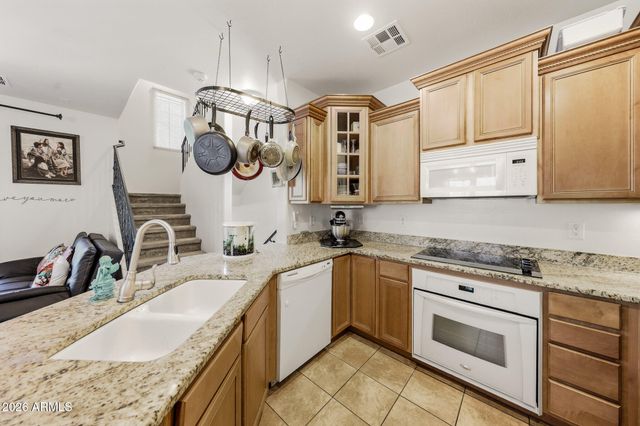 2107 E HUNTINGTON Drive, Phoenix, AZ 85040