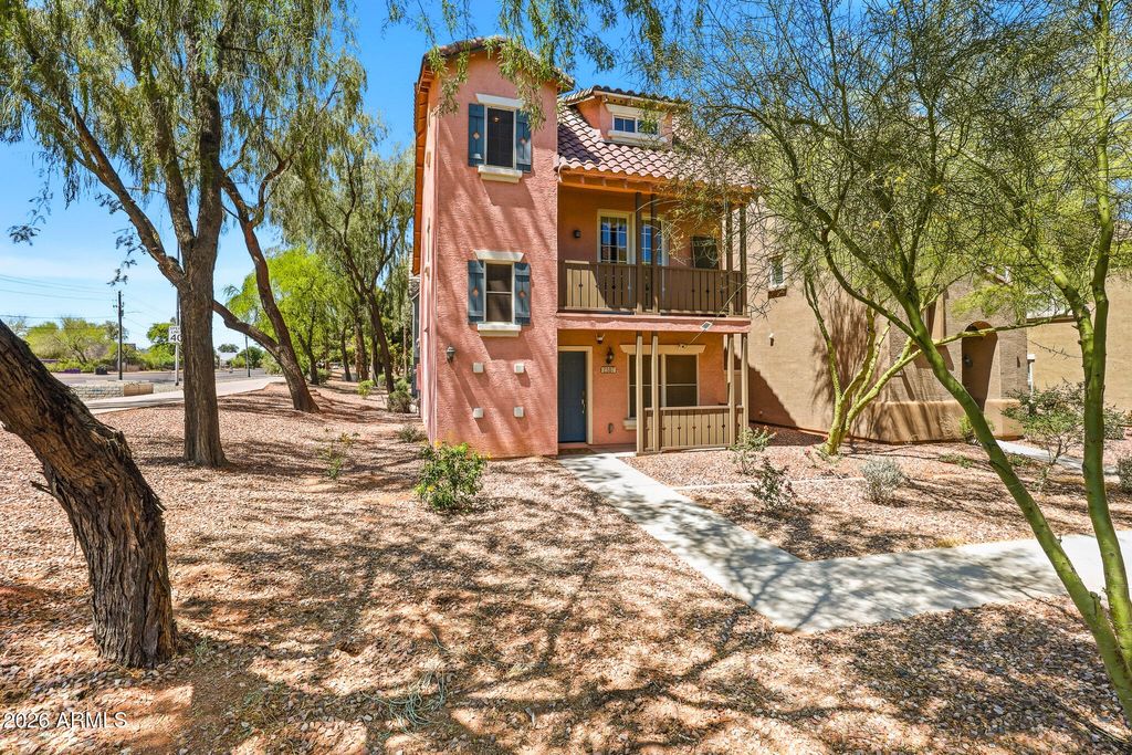 2107 E HUNTINGTON Drive, Phoenix, AZ 85040