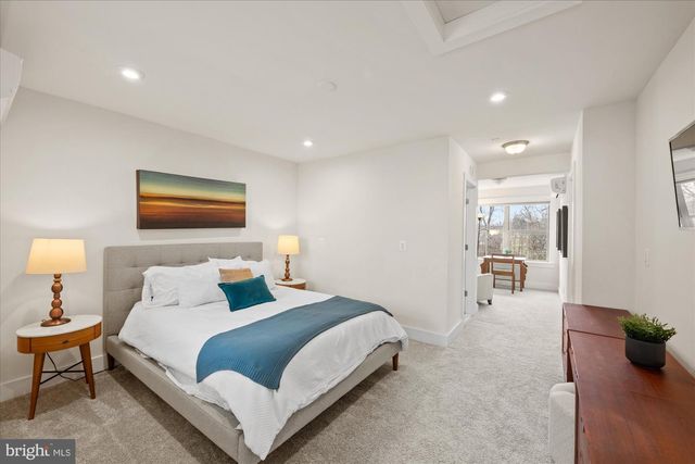 2236 S GLEBE RD, Arlington, VA 22206