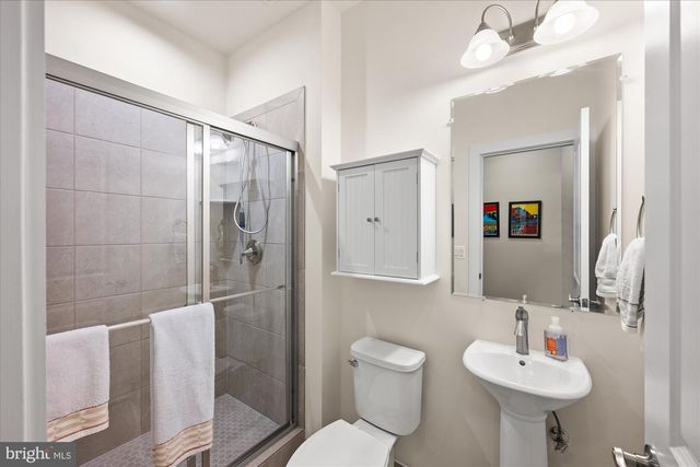 2236 S GLEBE RD, Arlington, VA 22206