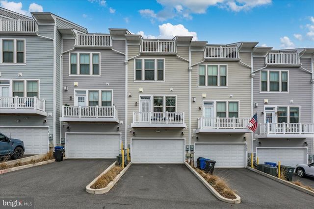 2236 S GLEBE RD, Arlington, VA 22206