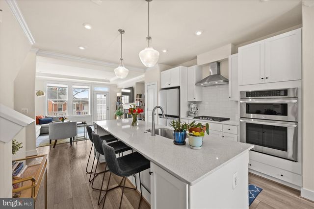 2236 S GLEBE RD, Arlington, VA 22206