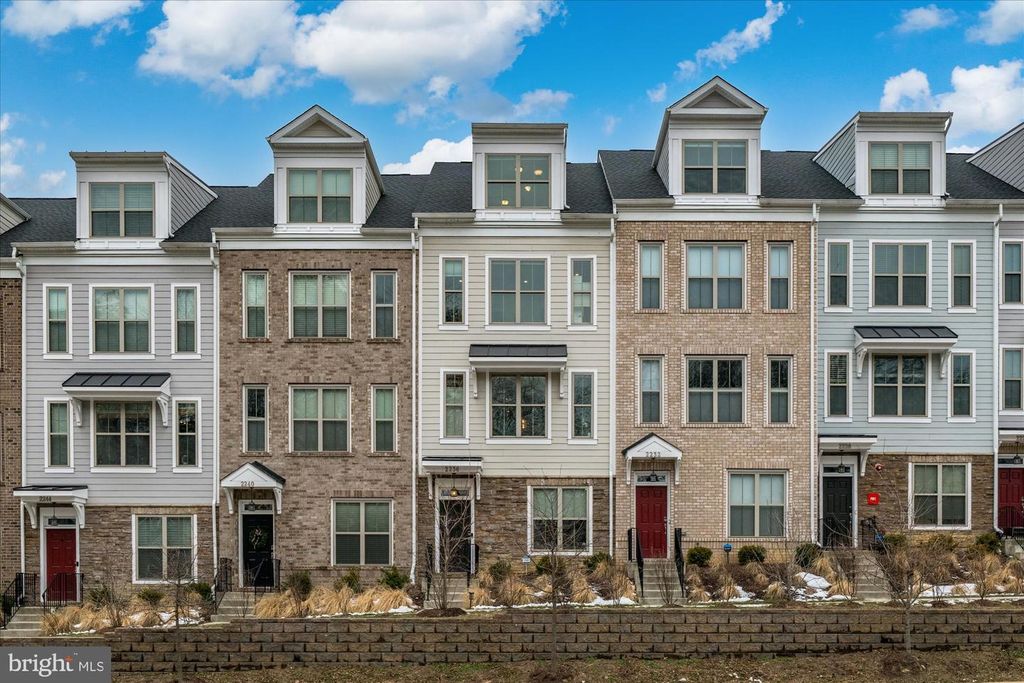 2236 S GLEBE RD, Arlington, VA 22206