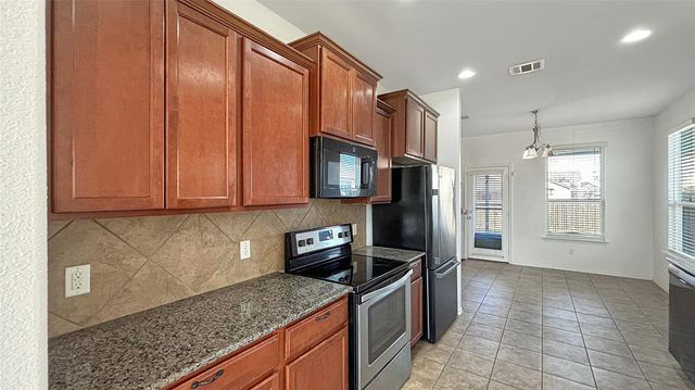 133 S Langtry LN, Jarrell, TX 76537