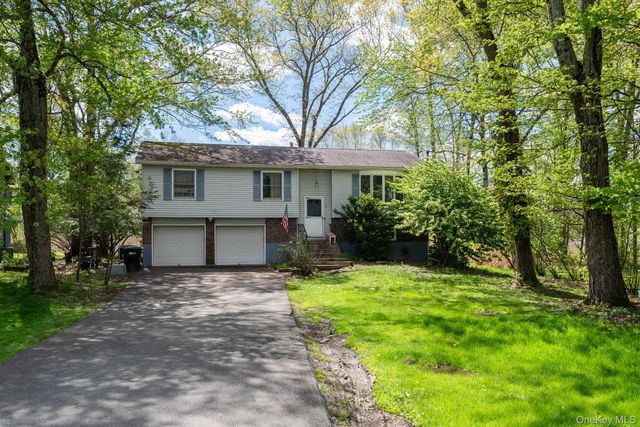 10 Mahar Drive, Poughkeepsie, NY 12601