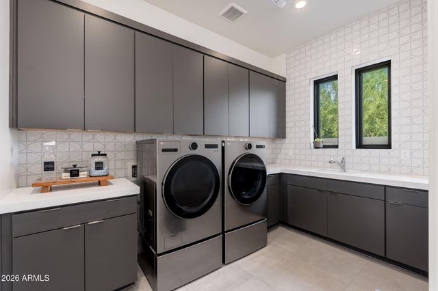 8366 E OLD PAINT Trail, Scottsdale, AZ 85266