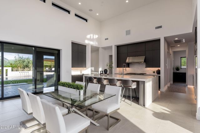 8366 E OLD PAINT Trail, Scottsdale, AZ 85266