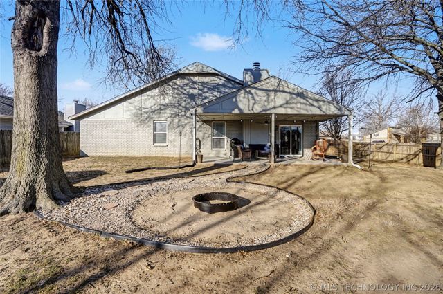 3803 S Walnut Place, Broken Arrow, OK 74011