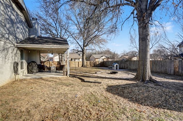 3803 S Walnut Place, Broken Arrow, OK 74011