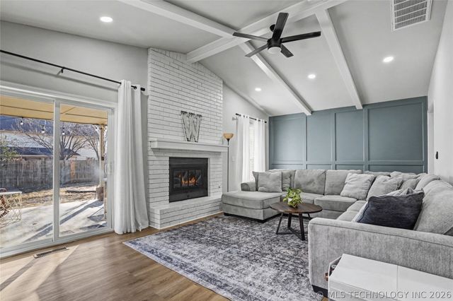 3803 S Walnut Place, Broken Arrow, OK 74011