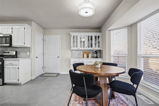 3803 S Walnut Place, Broken Arrow, OK 74011