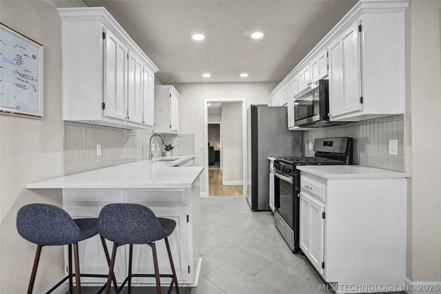 3803 S Walnut Place, Broken Arrow, OK 74011