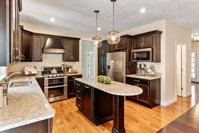 4 Brookmeadow Ln, Grafton, MA 01560
