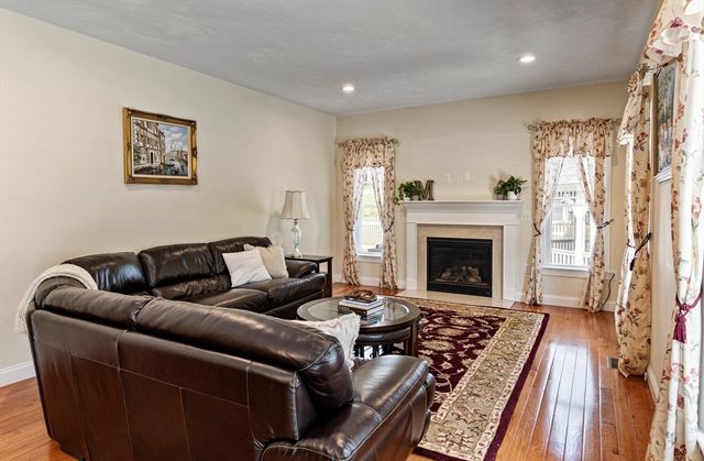 4 Brookmeadow Ln, Grafton, MA 01560
