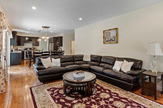 4 Brookmeadow Ln, Grafton, MA 01560