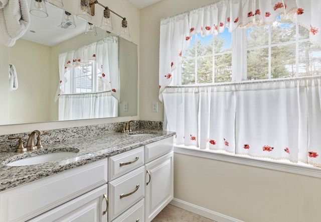 4 Brookmeadow Ln, Grafton, MA 01560