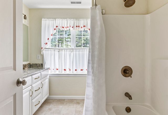 4 Brookmeadow Ln, Grafton, MA 01560