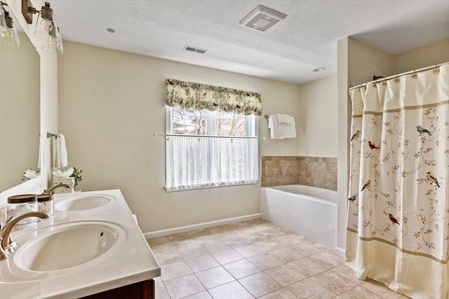 4 Brookmeadow Ln, Grafton, MA 01560