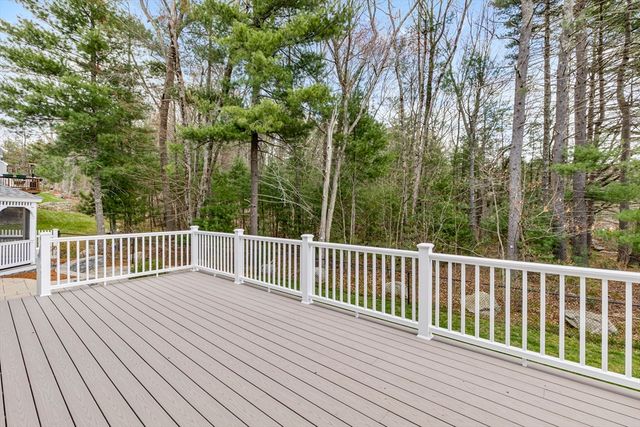 4 Brookmeadow Ln, Grafton, MA 01560