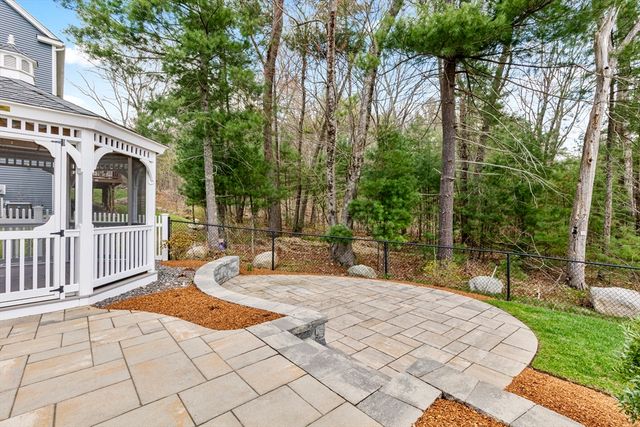 4 Brookmeadow Ln, Grafton, MA 01560
