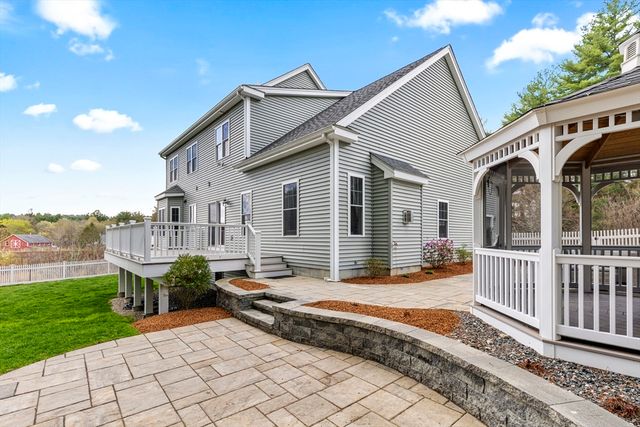 4 Brookmeadow Ln, Grafton, MA 01560