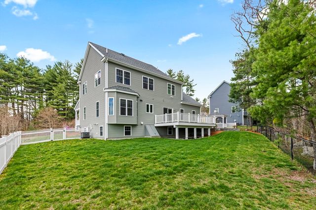 4 Brookmeadow Ln, Grafton, MA 01560