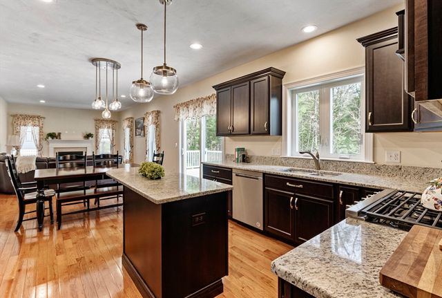 4 Brookmeadow Ln, Grafton, MA 01560