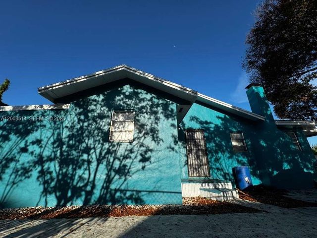 1121 NW 40th St 2, Miami, FL 33127