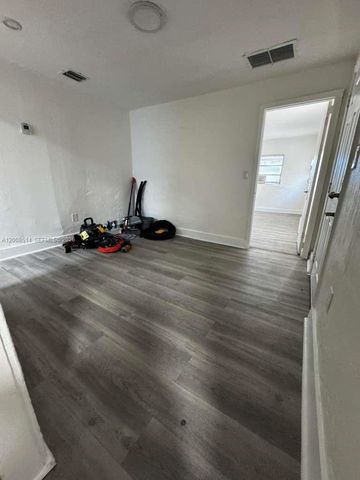 1121 NW 40th St 2, Miami, FL 33127