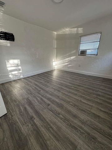 1121 NW 40th St 2, Miami, FL 33127