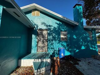 1121 NW 40th St 2, Miami, FL 33127