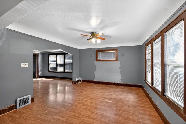 2916 W Melvina STREET, Milwaukee, WI 53216