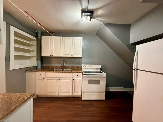 3 Cotton PL, Portsmouth, VA 23702
