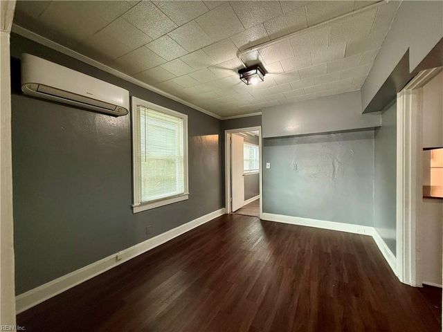 3 Cotton PL, Portsmouth, VA 23702