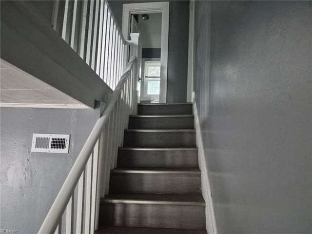 3 Cotton PL, Portsmouth, VA 23702