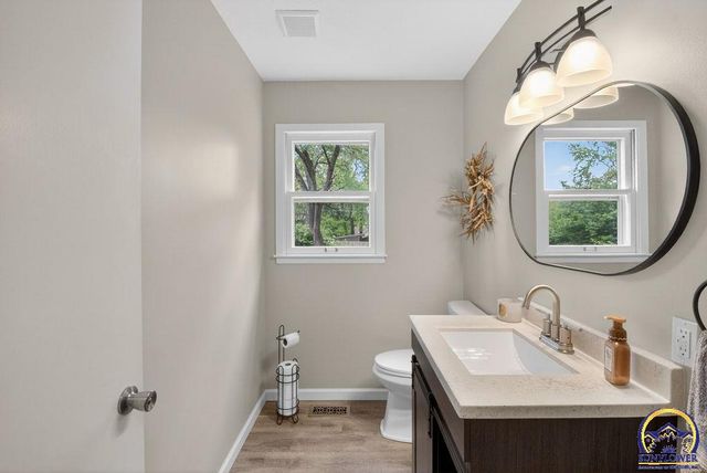 5838 SW 25th ST, Topeka, KS 66614