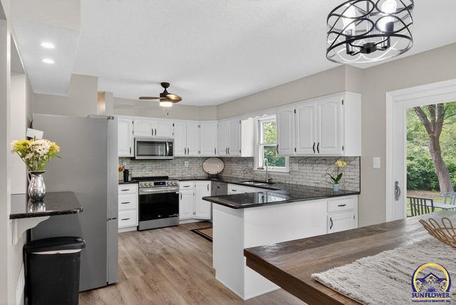 5838 SW 25th ST, Topeka, KS 66614
