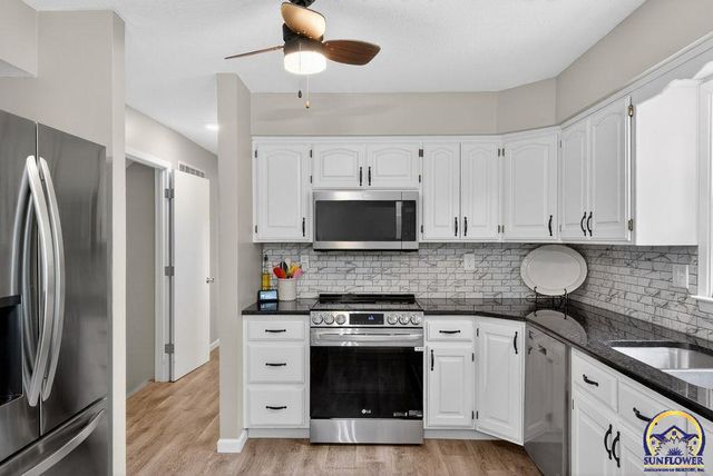 5838 SW 25th ST, Topeka, KS 66614