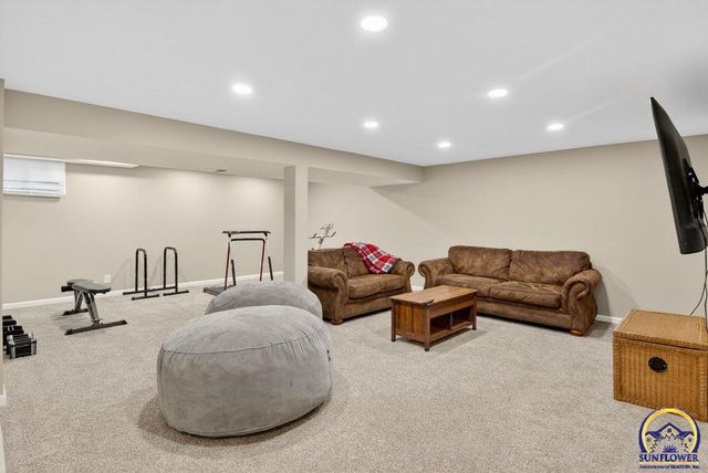 5838 SW 25th ST, Topeka, KS 66614