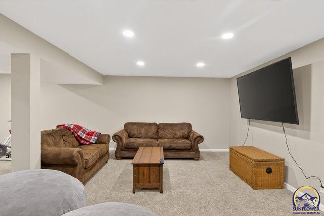 5838 SW 25th ST, Topeka, KS 66614